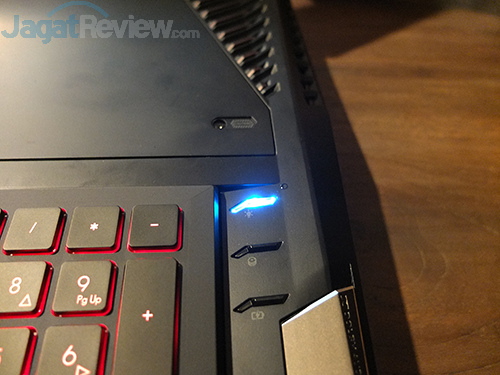 hands-on-acer-predator-21x-07