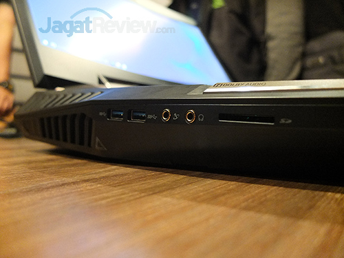 hands-on-acer-predator-21x-10