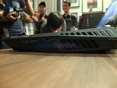 hands-on-acer-predator-21x-11
