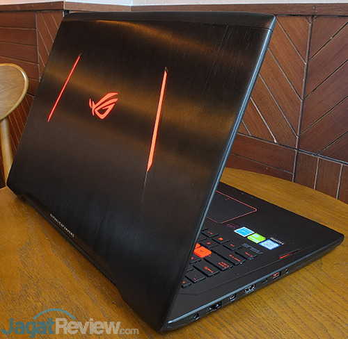 Hands-On ASUS ROG STRIX GL702VM: Laptop Gaming Tipis dan Ringan 2 asus-rog-strix-gl702v-rear-display