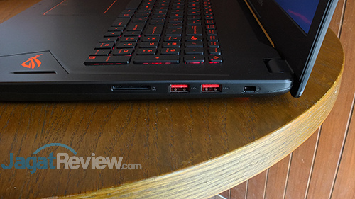 Hands-On ASUS ROG STRIX GL702VM: Laptop Gaming Tipis dan Ringan 4 asus-rog-strix-gl702v-right-connector