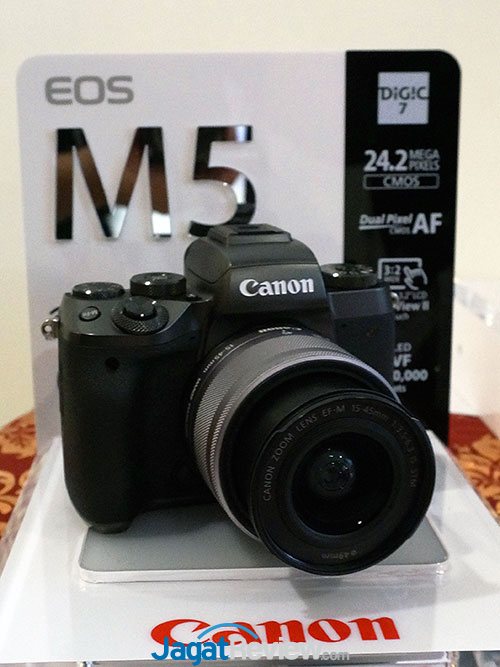 canon-eosm5_1