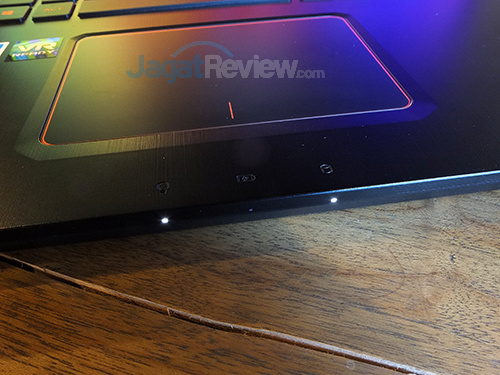 Review Notebook Gaming: ASUS ROG STRIX GL702VM G-SYNC 14 ASUS ROG STRIX GL702VM Activity LED