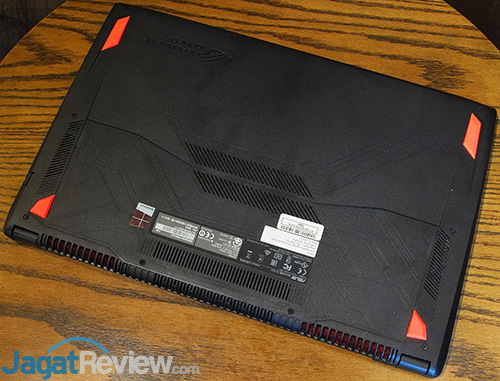 Review Notebook Gaming: ASUS ROG STRIX GL702VM G-SYNC 15 ASUS ROG STRIX GL702VM Bottom Side