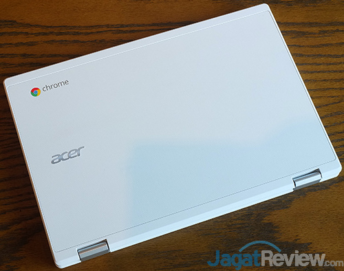 Review Chromebook: Acer CB3-131-C457 3 Acer CB3-131-C457 Top Side