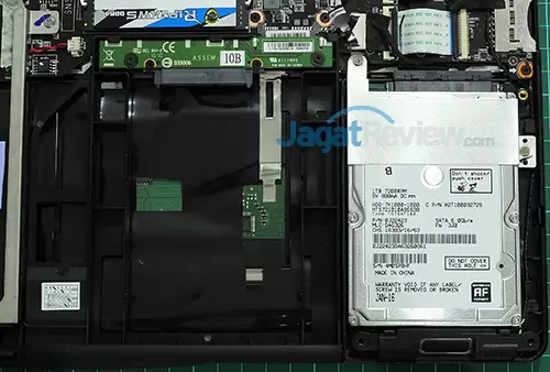 Review Notebook Gaming: Gigabyte P35X v6 34 Gigabyte P35X v6 HDD & Caddy Storage