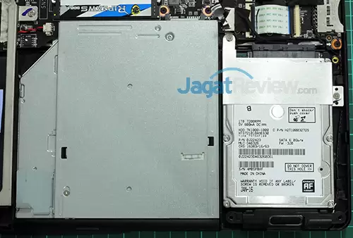 Review Notebook Gaming: Gigabyte P35X v6 26 Gigabyte P35X v6 HDD & ODD