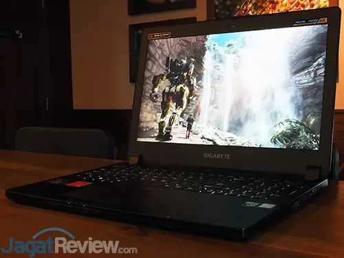 Review Notebook Gaming: Gigabyte P35X v6 3 Gigabyte P35X v6 Notebook