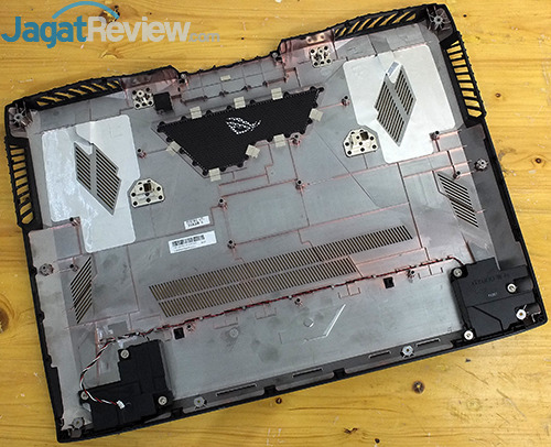 Review Notebook Gaming: ASUS ROG GX800VH 15 ASUS ROG GX800 Bottom - Cover