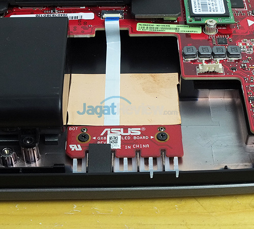 Review Notebook Gaming: ASUS ROG GX800VH 13 ASUS ROG GX800 Indicator Lamps - PCB