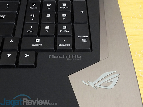 Review Notebook Gaming: ASUS ROG GX800VH 29 ASUS ROG GX800 Keyboard - MechTAG & ROG Logo