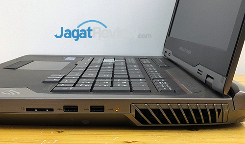 Review Notebook Gaming: ASUS ROG GX800VH 9 ASUS ROG GX800 Right Ports