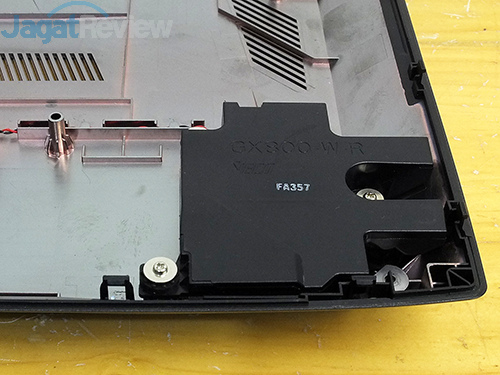 Review Notebook Gaming: ASUS ROG GX800VH 17 ASUS ROG GX800 Speaker (Body) - Right Inside