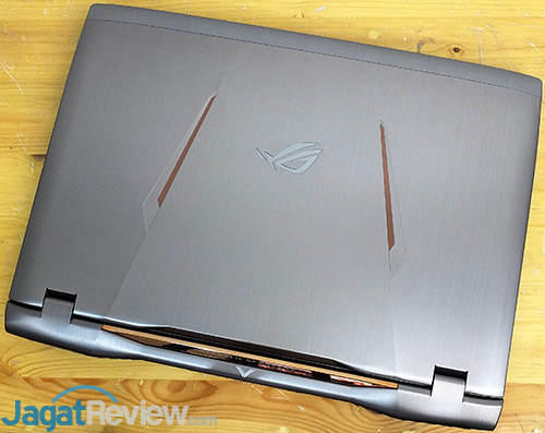 Review Notebook Gaming: ASUS ROG GX800VH 2 ASUS ROG GX800 Top Side