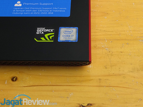 Dell Inspiron 15 Gaming 7567 Corner Sharp