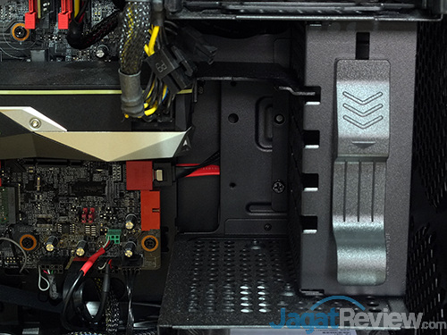 Review PC Desktop Gaming: Lenovo IdeaCentre Y900 23 Lenovo IC Y900 VGA Locking Lever 02
