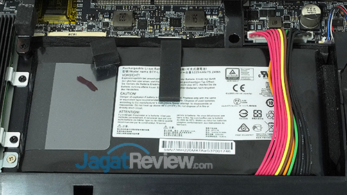 Review Notebook Gaming: MSI GT73VR 6RE Titan 24 MSI GT73VR 6RE Titan Battery