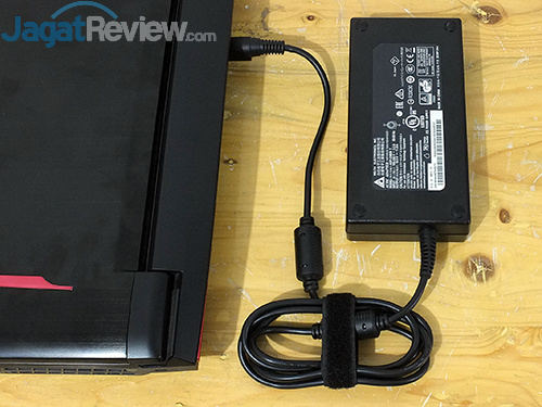 Review Notebook Gaming: MSI GT73VR 6RE Titan 27 MSI GT73VR 6RE Titan Power Adapter