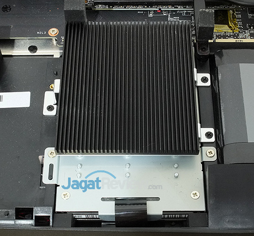 Review Notebook Gaming: MSI GT73VR 6RE Titan 20 MSI GT73VR 6RE Titan SSD