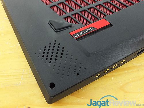 Review Notebook Gaming: MSI GT73VR 6RE Titan 15 MSI GT73VR 6RE Titan Speaker - Left