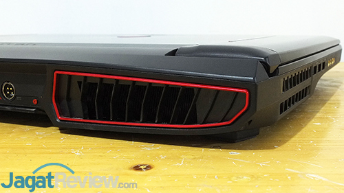 Review Notebook Gaming: MSI GT73VR 6RE Titan 8 MSI GT73VR 6RE Titan Ventilation - Left