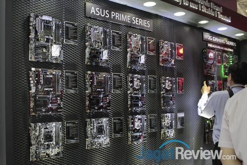 Salah satu sudut booth ASUS di Computex 2017, tepat mereka memajang produk motherboard mereka.