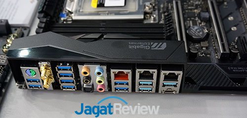 ASRock Pamerkan Motherboard AMD X399! 5 Computex17_ASRockBoard_X399_ProfessionalGaming2