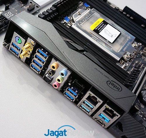 ASRock Pamerkan Motherboard AMD X399! 9 Computex17_ASRockBoard_X399_Taichi2