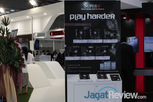 SuperO Tampilkan Motherboard Intel X299 1 SuperO 01
