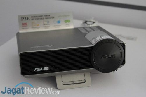 Unjuk Kemampuan Produk Display ASUS di Computex 2017 8 P3E: proyektor portabel ultra short throw