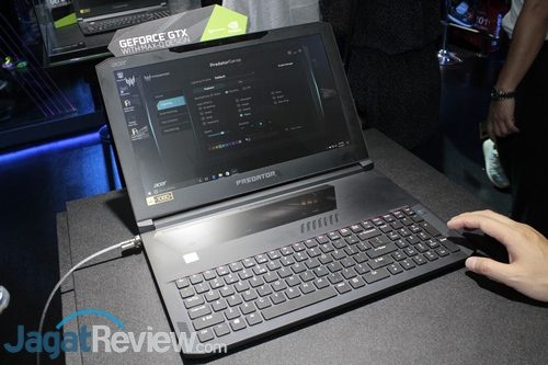 Acer Predator Triton 700 - 01