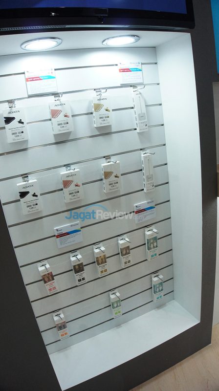 Computex 2017 Booth Raid: ADATA 11 Adata_usb_accesories