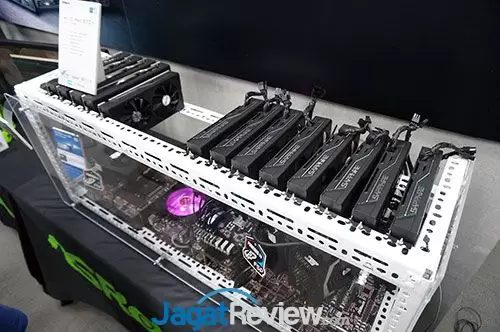 Booth Raid ASRock: Pemerkan Seluruh Lini Motherboardnya 5 Computex17_ASRock_Boothraid11