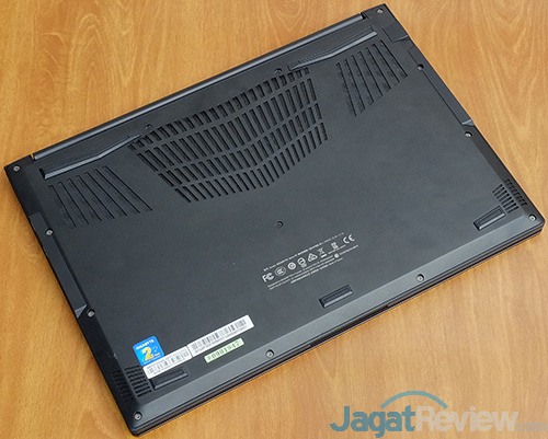 Review Notebook Gaming: Gigabyte Aero 15 17 Gigabyte Aero 15 Bottom Side
