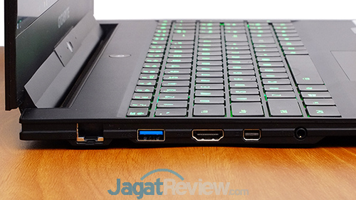 Review Notebook Gaming: Gigabyte Aero 15 11 Gigabyte Aero 15 Connectors - Left