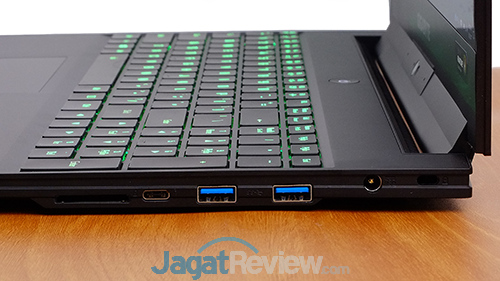 Review Notebook Gaming: Gigabyte Aero 15 12 Gigabyte Aero 15 Connectors - Right