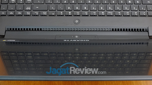 Review Notebook Gaming: Gigabyte Aero 15 18 Gigabyte Aero 15 Exhaust