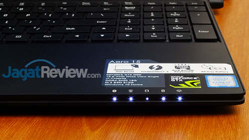 Review Notebook Gaming: Gigabyte Aero 15 16 Gigabyte Aero 15 Indicator Lamps