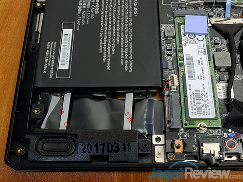 Review Notebook Gaming: Gigabyte Aero 15 24 Gigabyte Aero 15 M2 Storage & Left Speaker