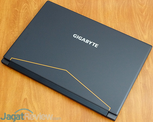 Review Notebook Gaming: Gigabyte Aero 15 5 Gigabyte Aero 15 Top Side
