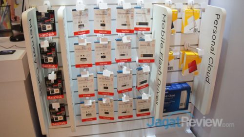 WD Kenalkan Lini SSD Terbaru Berbasis 3D NAND 4 USB flash drive dan hard disk eksternal