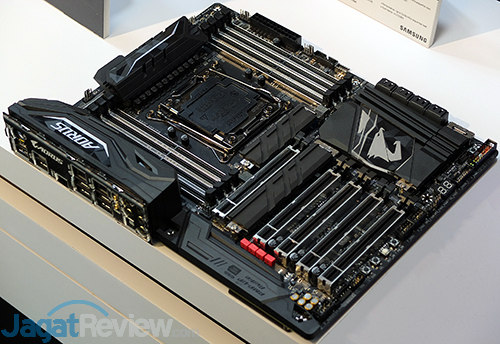 Lebih Dekat dengan Motherboard Gigabyte X299 Aorus Gaming 9 6 X299 Aorus Gaming 9 01