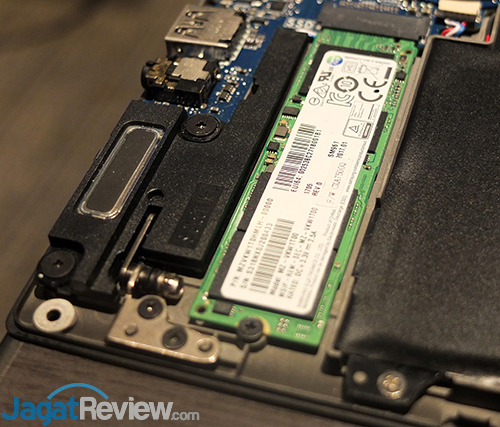 Review ASUS ROG ZEPHYRUS (GX501): Super Kencang & Tipis 37 ASUS GX501 M.2 & Speaker - Left