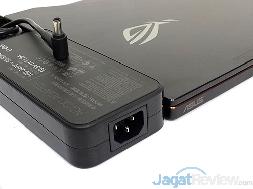 Review ASUS ROG ZEPHYRUS (GX501): Super Kencang & Tipis 40 ASUS GX501 Power Charger vs Notebook