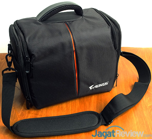 Review External VGA: Gigabyte AORUS GTX 1070 Gaming Box 3 Gigabyte AORUS GTX 1070 Gaming Box Bag - Strap