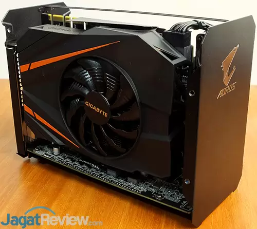Review External VGA: Gigabyte AORUS GTX 1070 Gaming Box 6 Gigabyte AORUS GTX 1070 Gaming Box Internal 01