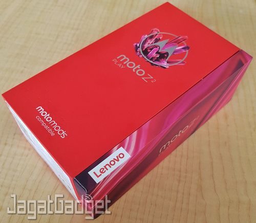 Maaf, Moto Z2 Play Ternyata Tidak Pakai Slot SIM Hybrid!