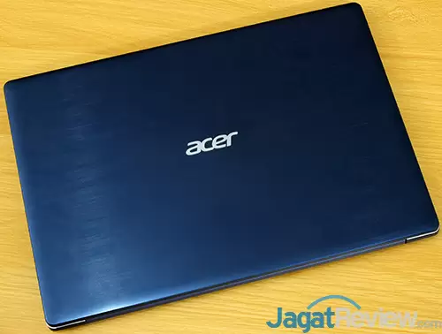 Review Laptop Acer Swift 3 (SF314-52G): Bertenaga, Tipis, Hemat Daya 3 Acer Swift 3 SF314 52G Top Side