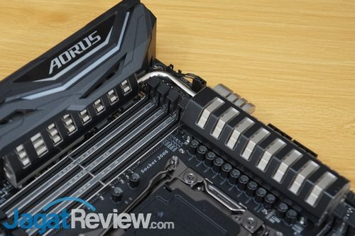 Hands On Motherboard Gigabyte X299 AORUS Gaming 7 Pro 6 Gigabyte X299 AORUS Gaming 7 Pro - 05