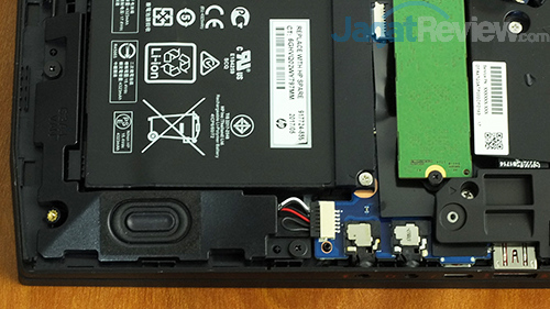 Review Notebook Gaming: HP Omen 15-ce087TX 22 HP Omen 15-ce087TX Left Speaker